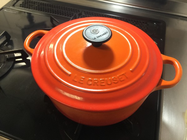 調理に使用したルクルーゼ鍋。保温性に優れています